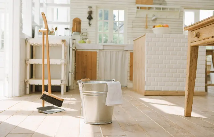 Gli strumenti adatti per pulire le fughe del pavimento