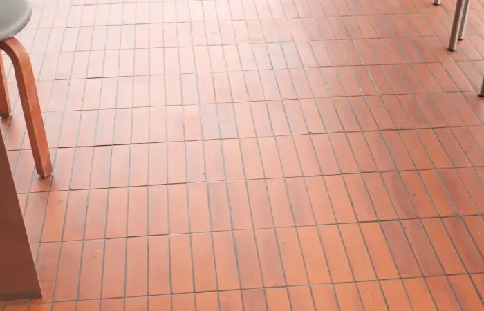 Un pavimento in cotto pulito