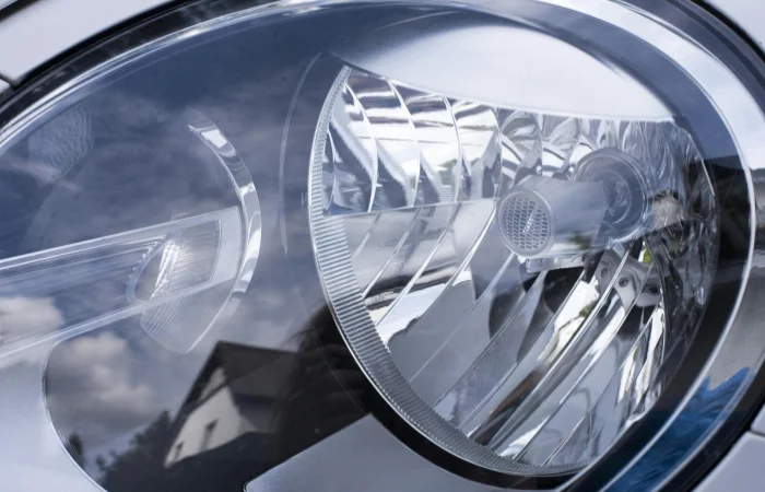 Un faro auto pulito