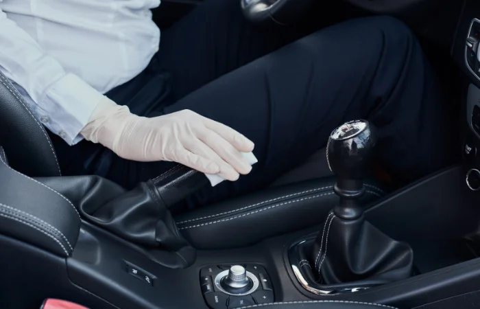Guanti per la pulizia degli interni dell'auto